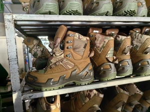 Bottes de travail tactiques TSB08 en daim marron camouflage, mi-hautes, avec maille personnalisée et semelle robuste pour la randonnée et la patrouille - Product Image 3
