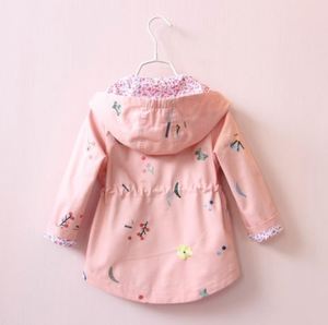 Fournisseur chinois de vêtements pour filles plus âgées, manteau trench pour enfants à capuche avec fermeture éclair et taille large brodée - Product Image 4