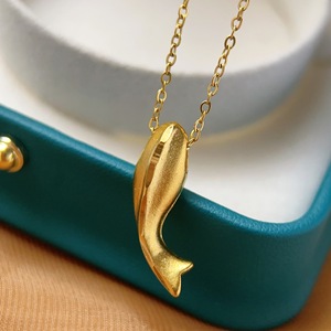 Collier de type O pour femmes d'approvisionnement d'usine du Vietnam avec pendentif <span class=keywords><strong>poisson</strong></span> <span class=keywords><strong>rouge</strong></span> bijoux de mode en alliage de cuivre plaqué or - Product Image 1