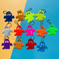 Porte-clés réfléchissants en PVC 13 couleurs avec breloques de sac sur le thème des fantômes d'Halloween et chaînes de suspension pour sacs à dos, personnalisables avec logos