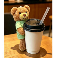 Ours en peluche pour le café avec un t-shirt