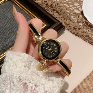 Orologio al quarzo da <span class=keywords><strong>donna</strong></span> con diamanti <span class=keywords><strong>di</strong></span> <span class=keywords><strong>lusso</strong></span> Reloj De Mujer Frach stile lega tempestato <span class=keywords><strong>di</strong></span> perle orologio rotondo al quarzo - Product Image 2