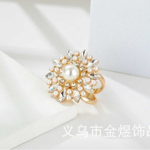 Hebilla de Flor de Aleación Dorada con Perla y Cristal para Anillos de Accesorios de Ropa - Product Image 1