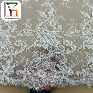 Tessuto in Pizzo Bianco <span class=keywords><strong>con</strong></span> Ricami, Perline e Paillettes, Pizzo Francese Chantilly <span class=keywords><strong>con</strong></span> Cordoncino per Abiti da Sposa - Product Image 1
