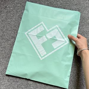 Sobres de Envío de Poliéster Autoadhesivos, Resistentes al Agua y a Desgarros, Color Verde Personalizado, para Empacar Zapatos y Calcetines - Product Image 4