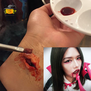 Pankasi Horror Blood And Fangs 15ml, sang et crocs artificiels pour maquillage, accessoire pour fête d'Halloween - Product Image 2