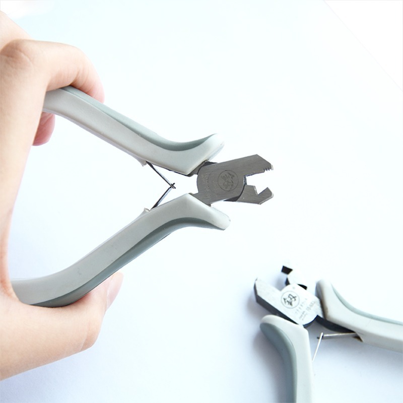 Pliers for disassembly