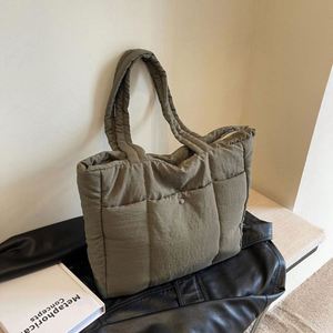 Sac fourre-tout matelassé léger et tendance de grande capacité pour femmes, idéal pour le transport – Vente en gros personnalisée - Product Image 5