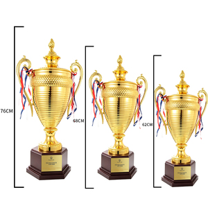 Trophée <span class=keywords><strong>de</strong></span> luxe en métal doré rayé avec base en bois, gravure laser personnalisée, récompense pour excellence sportive, vente en gros - Product Image 2
