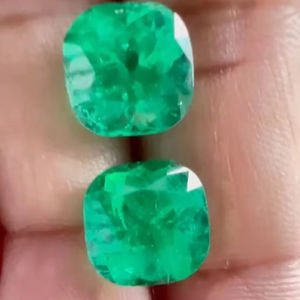Pierres précieuses naturelles de qualité supérieure, de forme ovale/poire/coupe émeraude, au design élégant, en différentes qualités. - Product Image 1