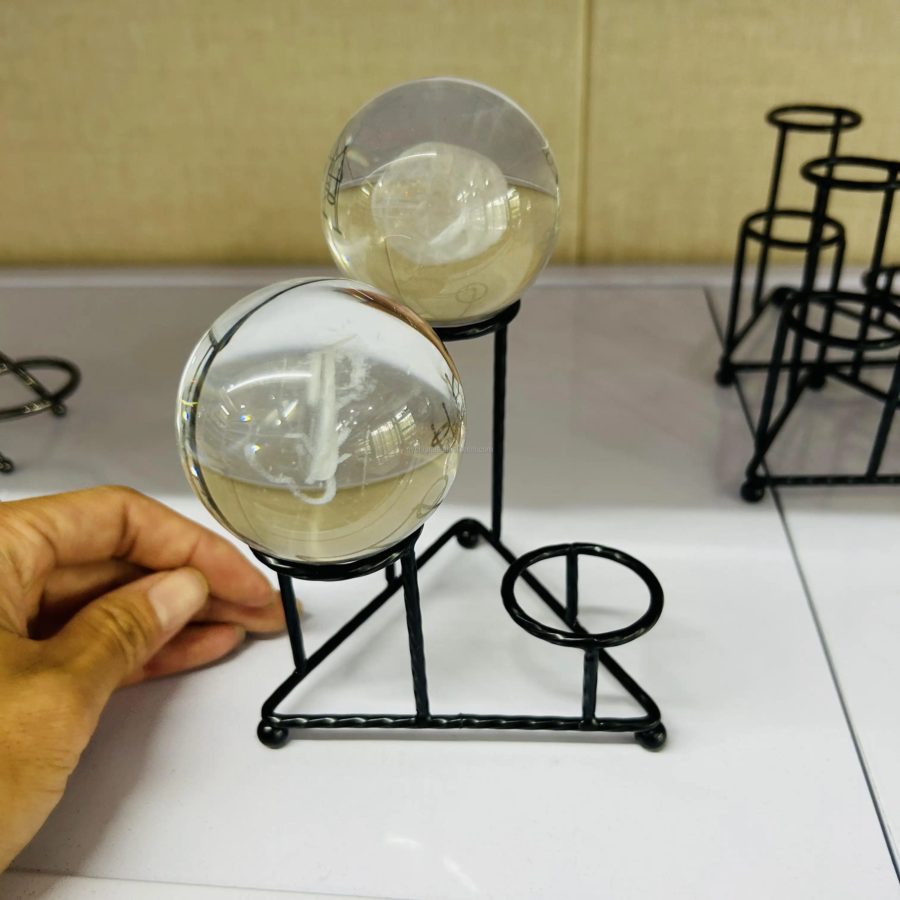 Toptan yüksek kalite kristal küre metal taban ucuz küre tutucu dekorasyon için standı