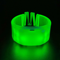 Bracelet LED Lumineux Rechargeable en Forme de Main, 15 Couleurs, Coque Solide, Portable, Durable, pour Intérieur/Extérieur, Concerts et Fêtes