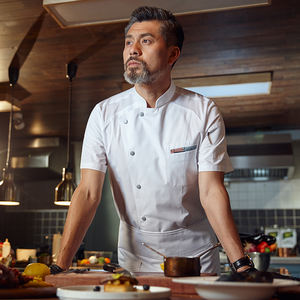 Su misura High-End estivo a maniche corte <span class=keywords><strong>da</strong></span> <span class=keywords><strong>lavoro</strong></span> <span class=keywords><strong>da</strong></span> Chef in cucina traspirante uniforme <span class=keywords><strong>da</strong></span> cucina per l'applicazione di ristoranti <span class=keywords><strong>Bar</strong></span> Hotel - Product Image 5