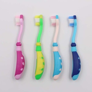 Cepillo de dientes infantil colorido con cerdas suaves y cabezal pequeño, cepillo de dientes manual para niños - Product Image 1