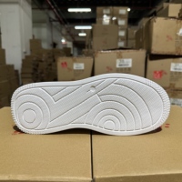 Chaussures de skate tendance pour hommes et femmes, dessus en PU blanc gaufré, semelle intermédiaire en EVA hautement élastique, doublure textile, semelle épaisse antidérapante