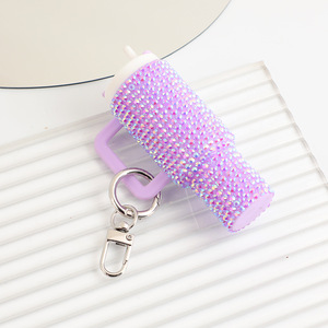 Eleva <span class=keywords><strong>tu</strong></span> estilo con nuestro llavero mini tumbler brillante, el soporte definitivo para lápiz labial y el regalo perfecto para el Día de la Madre. - Product Image 5