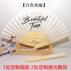 Éventails en bambou écologiques et durables avec motifs décoratifs peints sur le thème de l'amour pour les mariages, la décoration intérieure et les souvenirs - Product Image 3
