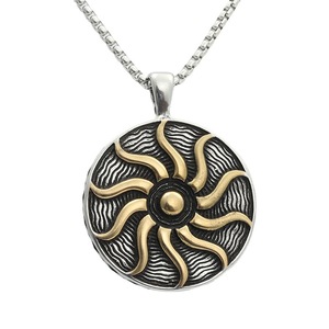 Collier pour homme en acier titane de style européen avec pendentif tournesol au design géométrique, à porter au quotidien - Product Image 5