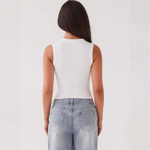 Camiseta sin mangas con botones blancos beige cremosos de alta moda con logotipo bordado personalizado Tops acanalados recortados 2x2 - Product Image 6