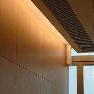 Panneau mural en OSB à grain de bois personnalisé moderne avec design graphique pour la décoration murale intérieure, usage domestique - Product Image 6