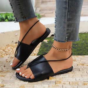 Sandales plates minimalistes pour femmes, à lanières élastiques à la cheville, bout ouvert, semelle souple, chaussures d'été pour le quotidien et les vacances - Product Image 2