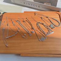 Bracelet jonc tendance géométrique rétro haut de gamme en alliage de zinc doré pour femme, idéal pour anniversaire, vente en gros, bijoux de couple