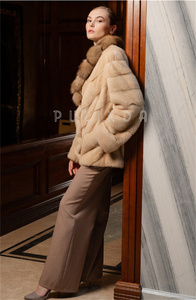 Cappotto in <span class=keywords><strong>Visone</strong></span> <span class=keywords><strong>Beige</strong></span> con Collo in Zibellino, Design Invernale di Lusso a File Inclinate, Cappotto in <span class=keywords><strong>Visone</strong></span> e Zibellino con Collo Super Soffice - Product Image 5