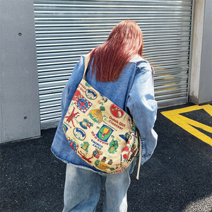 Bolsa de Hombro Cruzada de Lona con Estampado de Grafiti, Cierre de Botón Ecológico, Gran Capacidad, para Estudiantes, para Mujer - Product Image 1
