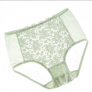 Conjunto de sujetador sexy de encaje fino para uso diario para mujer, tallas grandes C D E, con diseño hueco, transparente, sin costuras y con tirantes ajustables. - Product Image 6