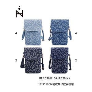 Borsa per telefono in denim con stampa leopardata 19x2x12 cm per il trasporto del cellulare - Product Image 1