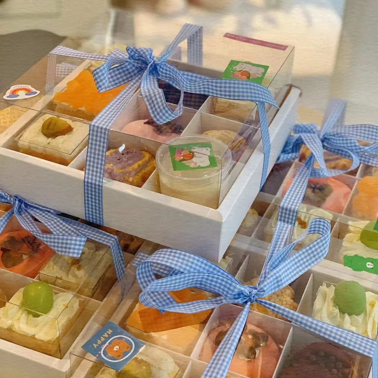 XJH Biscuits rt bisküvi ve kek için ambalaj kutuları düğün iyilik kutuları kek dilim için temizle Cupcake kutuları beyaz tabanı ile