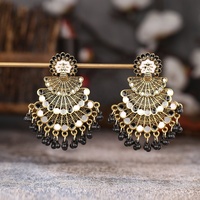 Boucles d'oreilles pendantes bohèmes en forme d'éventail de paon, avec franges perlées colorées et pompons, pour femmes