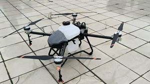 Four Axis 20L 20KG Agriculture Use Drone with Pump & Motor Eco-Friendly FPV Sprayer for Crops and Fruit <b>Trees</b> - Product Image 3