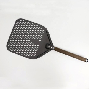 Outil de cuisson commercial de haute qualité <span class=keywords><strong>12</strong></span> 14 <span class=keywords><strong>pouces</strong></span> en aluminium noir <span class=keywords><strong>Pizza</strong></span> Peel perforé carré gâteau <span class=keywords><strong>Pizza</strong></span> four <span class=keywords><strong>pelle</strong></span> - Product Image 3