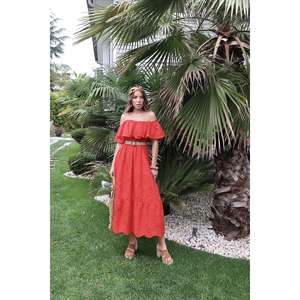 Robe décontractée rouge brodée à épaules dénudées, taille élastique, coupe trapèze, tissée respirante avec volants - Product Image 5