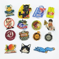 Venta al por mayor de insignias de metal personalizadas con diseño de dibujos animados, chapadas en oro, con color Pantone y logotipo impreso, para solapa.