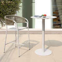 Ensemble noir moderne de tabourets de hauteur de comptoir de bistro mobilier chaises hautes de bar de jardin pour l'extérieur