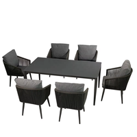 Ensemble de salle à manger moderne pour jardin et patio extérieur, table et chaises en aluminium thermolaqué, couleur personnalisable, détails en corde, élégant pour l'extérieur