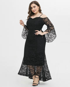 Abito <span class=keywords><strong>da</strong></span> <span class=keywords><strong>Sera</strong></span> Lungo in Pizzo Nero Taglie Forti con Spalle Scoperte e Maniche a Campana di Alta Qualità - Product Image 3