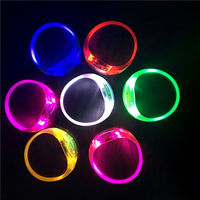 Bracelet LED en silicone ABS+silicone, clignotant, activé par le son, rythmique, pour la remise des diplômes, non toxique, pour adultes