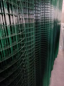 1/6 Düşük Fiyatlı 6 Gauge Kaynaklı Tel Örgü Çit 4x4 Yeşil PVC Kaplı Kare Delikli Demir Tel Örgü Yuefan Marka 30m Rulo - Product Image 4