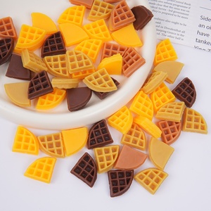 Plastic Mini 1/4 Waffle <b>Triangle</b> Biscuit Play Food Props Miniature Toys DIY Dessert Cake Accessories 2cm Checkered Biscuits - Product Image 2