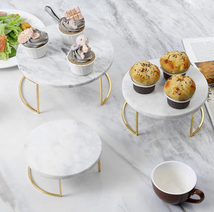 Supports à gâteaux en marbre blanc élégant avec support en métal en laiton <span class=keywords><strong>Ensemble</strong></span> de 3 supports à cupcakes Dessert Wedding Party Decor Marble Tray - Product Image 3