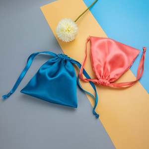 Sac cadeau en satin à cordon de serrage, petit, écologique, recyclable, avec logo personnalisé, emballage de luxe pour cadeaux PERFECTUSM - Product Image 1