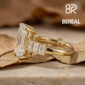 แหวนหมั้นเพชรแล็บโกรว์ HPHT รับรองโดย IGI สำหรับผู้หญิง แหวนเงินแท้ 925 ประดับเพชรแล็บโกรว์ทรงมรกตแบบฝังเพชร - Product Image 2