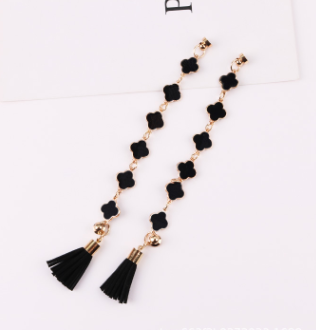 Four-leaf clover chain