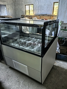 Vitrine Réfrigérée Commerciale pour Glaces Italiennes et Gelato avec Verre Courbé, Modèle YT-Suprema-08, En Stock aux États-Unis - Product Image 6