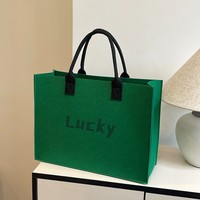 Sacs à main en tissu feutre de grande capacité en gros, sacs cadeaux promotionnels pour entreprises, sacs fourre-tout tendance et simples avec logo personnalisable