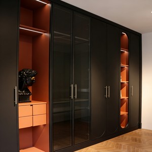 <span class=keywords><strong>Armadio</strong></span> Moderno Personalizzato Economico con Porta in Vetro Nervato ad Arco Nero, Illuminazione Integrata + Vano Contenitore a Contrasto <span class=keywords><strong>per</strong></span> Camera da Letto - Product Image 6