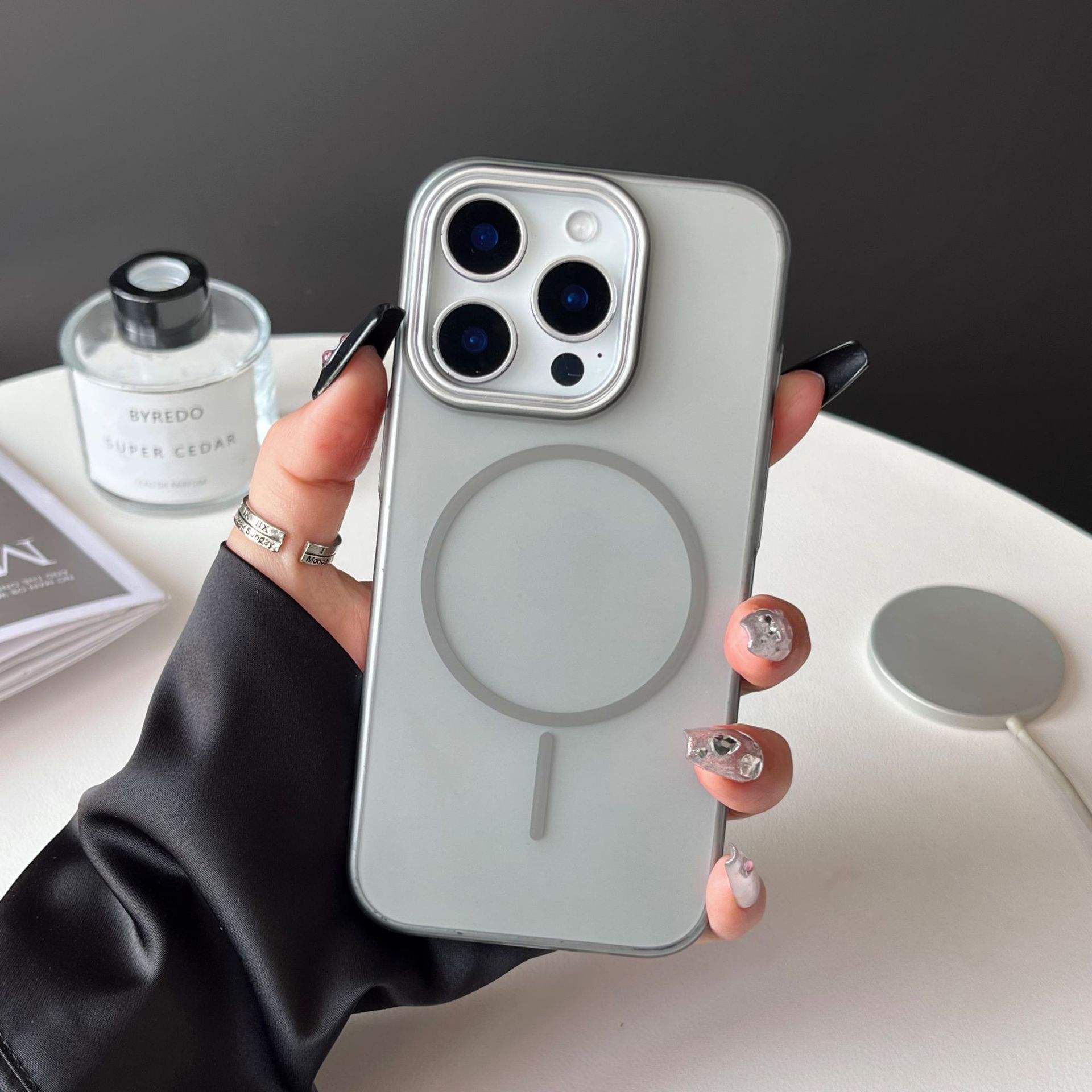 สีดำสนิท